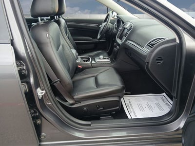 2022 Chrysler 300 Touring L