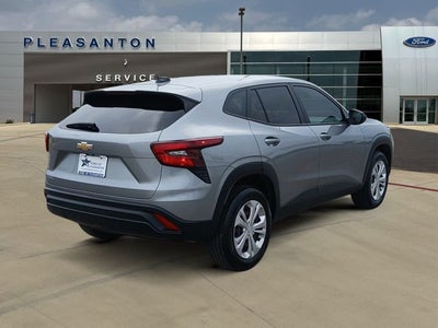 2025 Chevrolet Trax LS