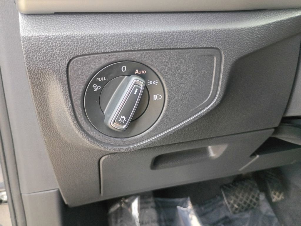 2021 Volkswagen Atlas Cross Sport 2.0T SE w/Technology