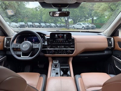 2024 Nissan Pathfinder Platinum