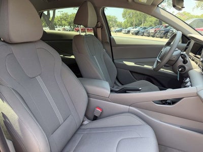 2025 Hyundai Elantra SE