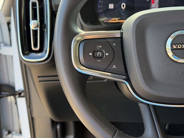 2024 Volvo XC40 B5 Plus Bright Theme