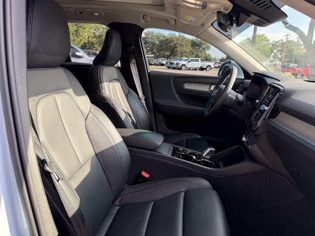 2024 Volvo XC40 B5 Plus Bright Theme