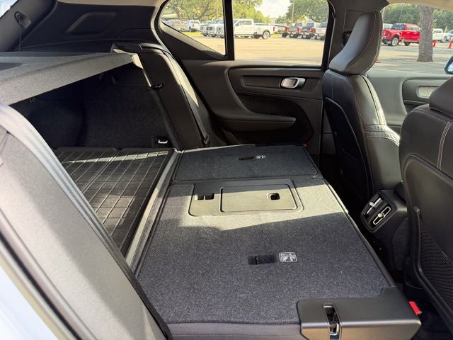 2024 Volvo XC40 B5 Plus Bright Theme