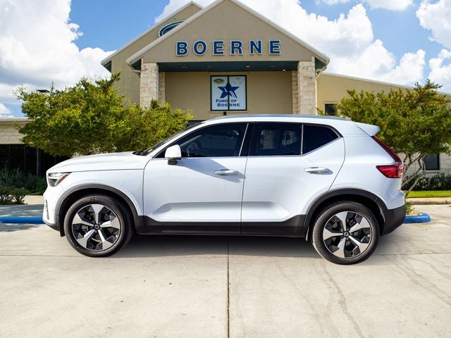 2024 Volvo XC40 B5 Plus Bright Theme