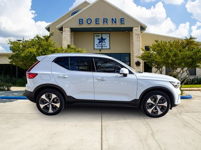 2024 Volvo XC40 B5 Plus Bright Theme