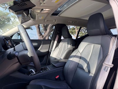2024 Volvo XC40 B5 Plus Bright Theme