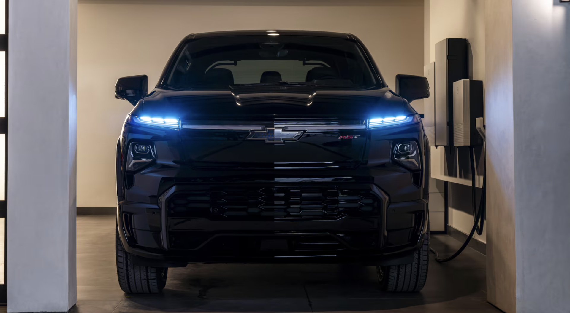 New 2025 Chevrolet Silverado EV Interior Technology Near Me in Kerrville, TX
